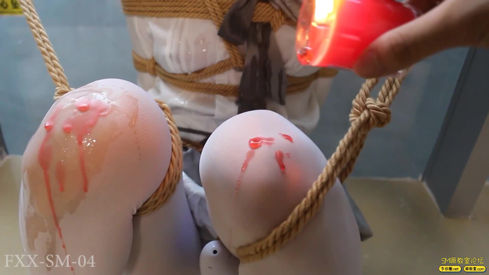 【FXX】双马尾小萝莉 白丝 单腿吊缚-视频截图5