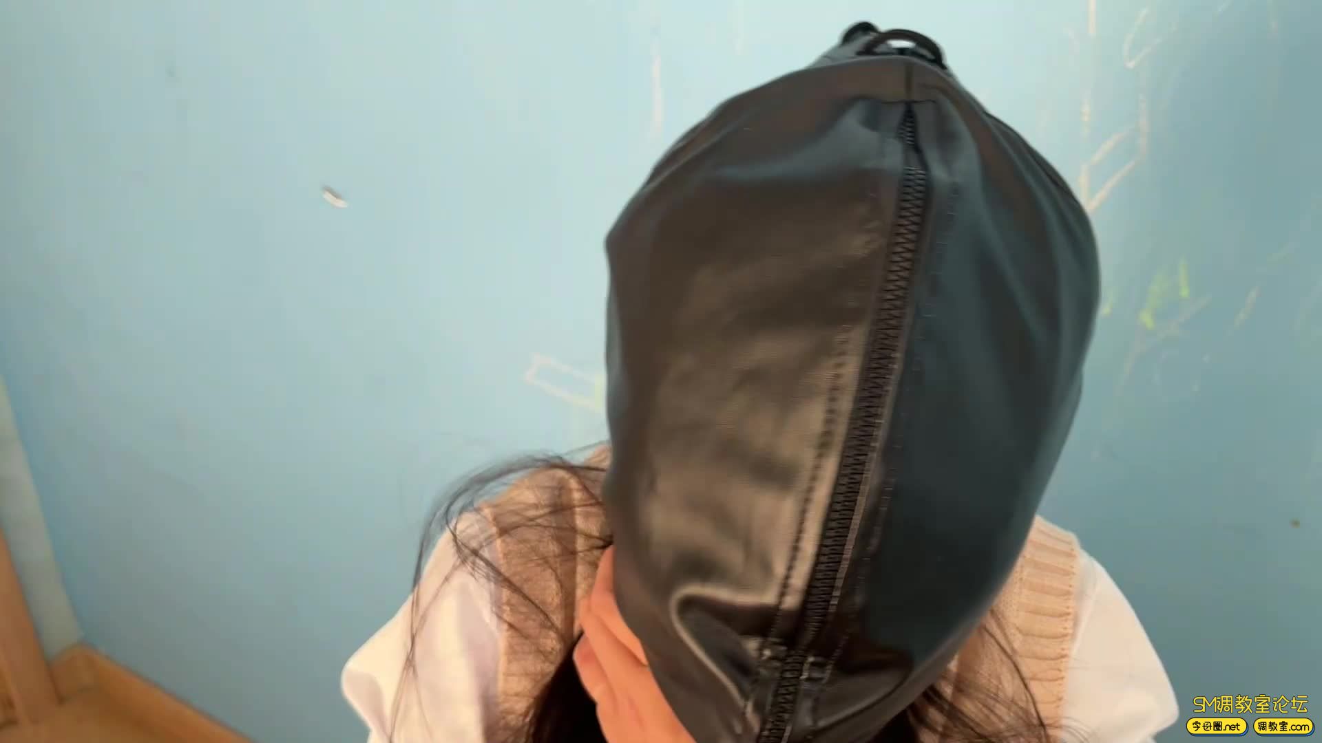 FXX JK黑丝 驷马 皮革套头昏迷-视频截图8